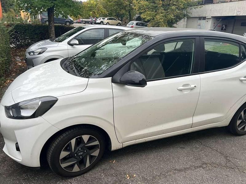 Usata Hyundai i10 65 CV (47 kW) 2024 Bianco Utilitaria
