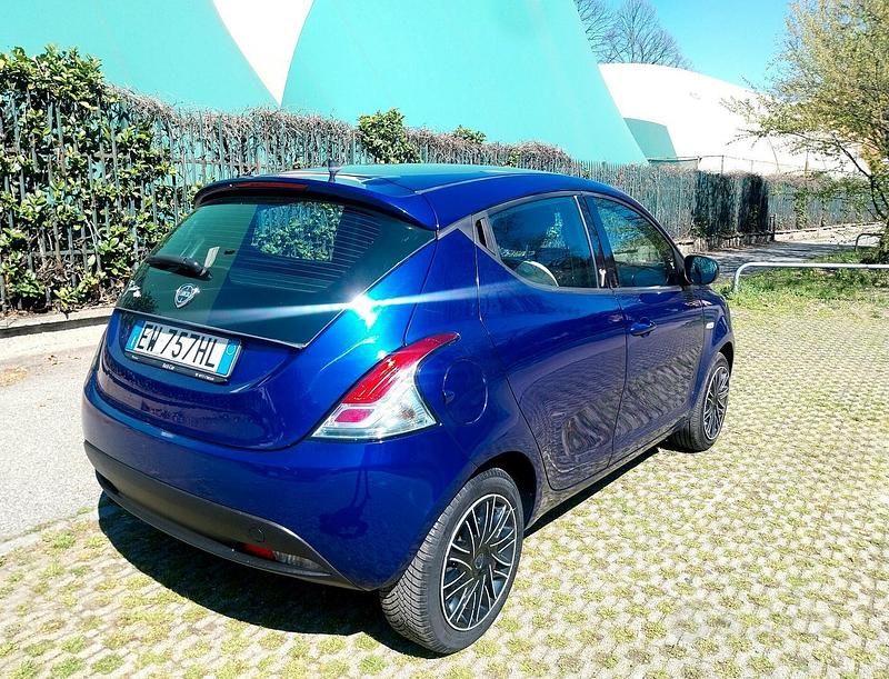 Usata Lancia Ypsilon Silver 69 CV (50 kW) 2014 Blu Utilitaria
