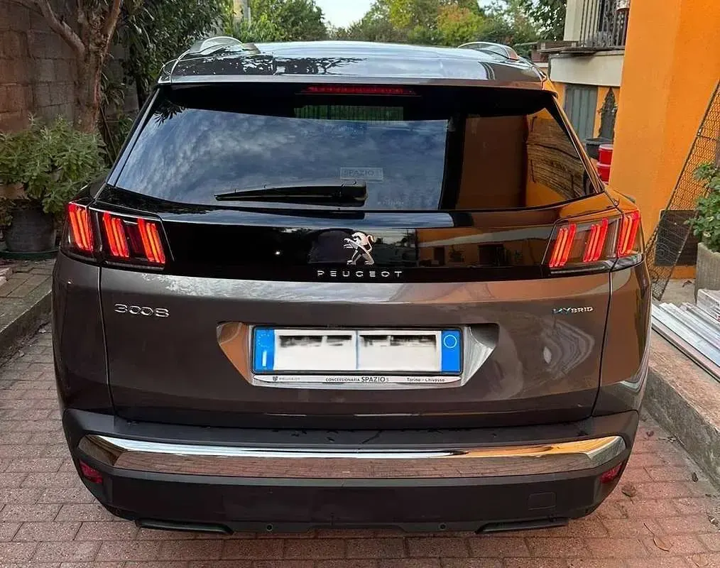 Usata Peugeot 3008 Allure 181 CV (133 kW) 2021 Grigio SUV