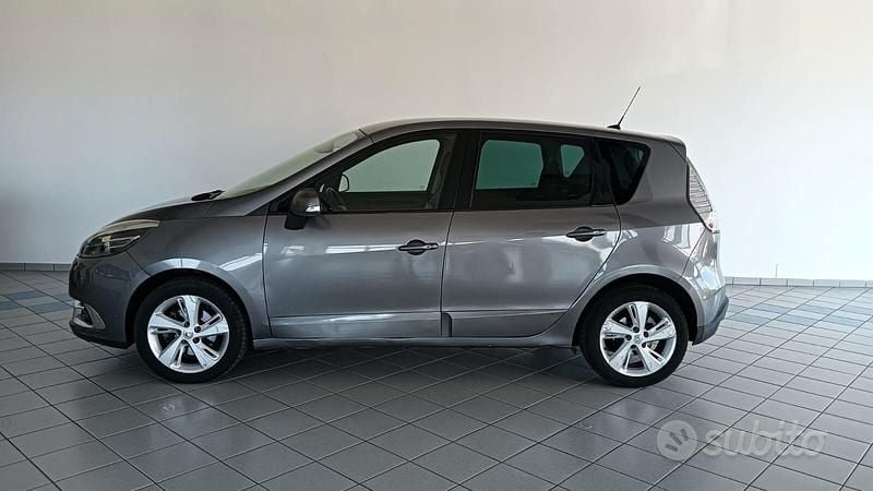 Usata Renault Scénic III 110 CV (80 kW) 2013 Giallo Monovolume