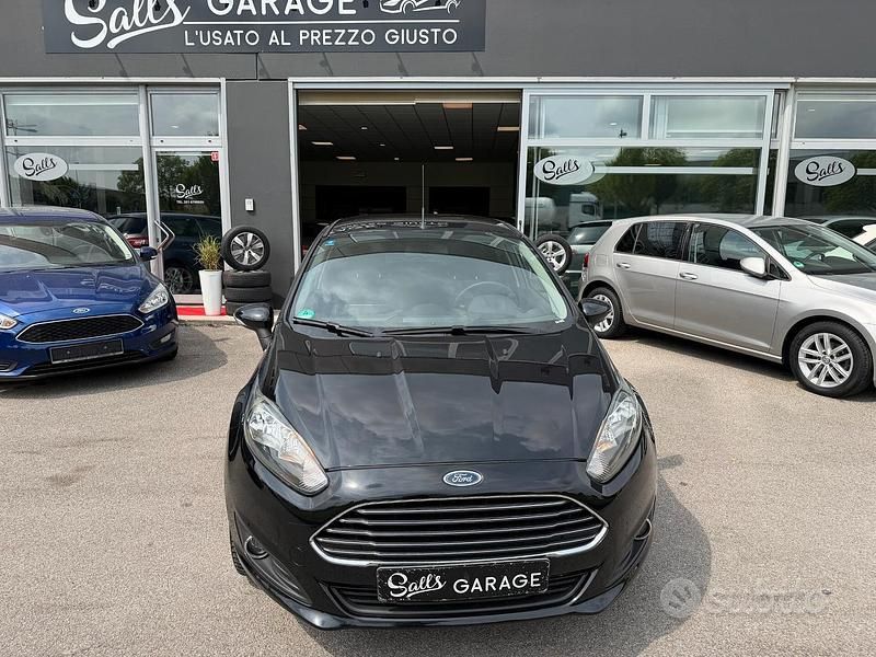 Usata Ford Fiesta 100 CV (73 kW) 2013 Nero Utilitaria