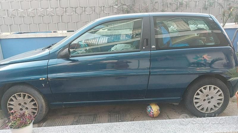 Usata Lancia Ypsilon 2002 Blu Utilitaria