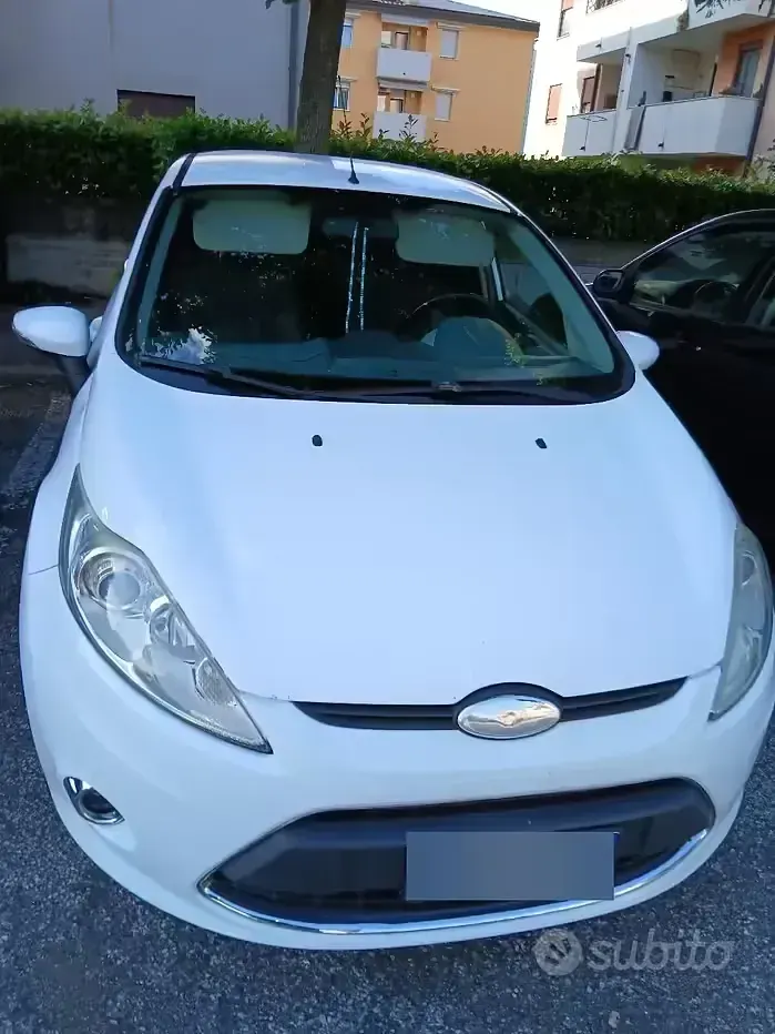 Usata Ford Fiesta 97 CV (71 kW) 2009 Bianco Berlina