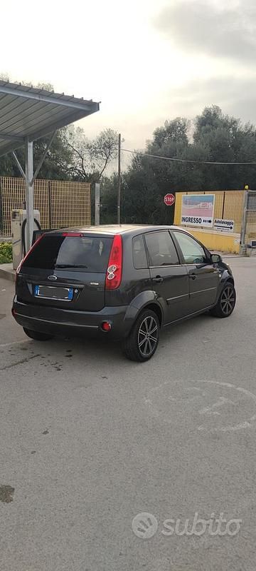 Usata Ford Fiesta 2008 Grigio Utilitaria