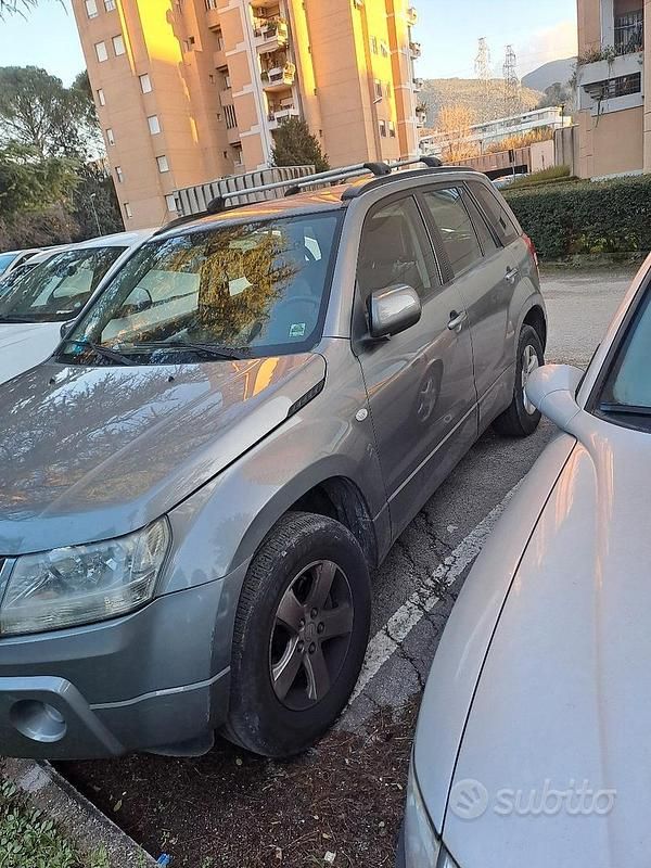 Usata Suzuki Vitara 96 CV (70 kW) 2005 Grigio SUV