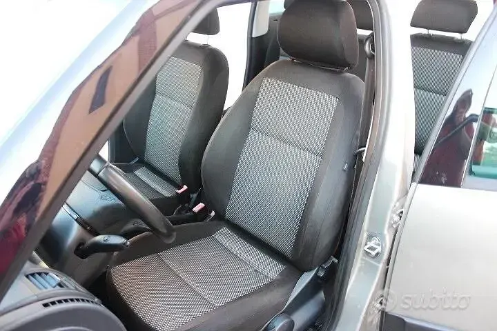 Usata Skoda Roomster 86 CV (63 kW) 2012 Marrone Monovolume