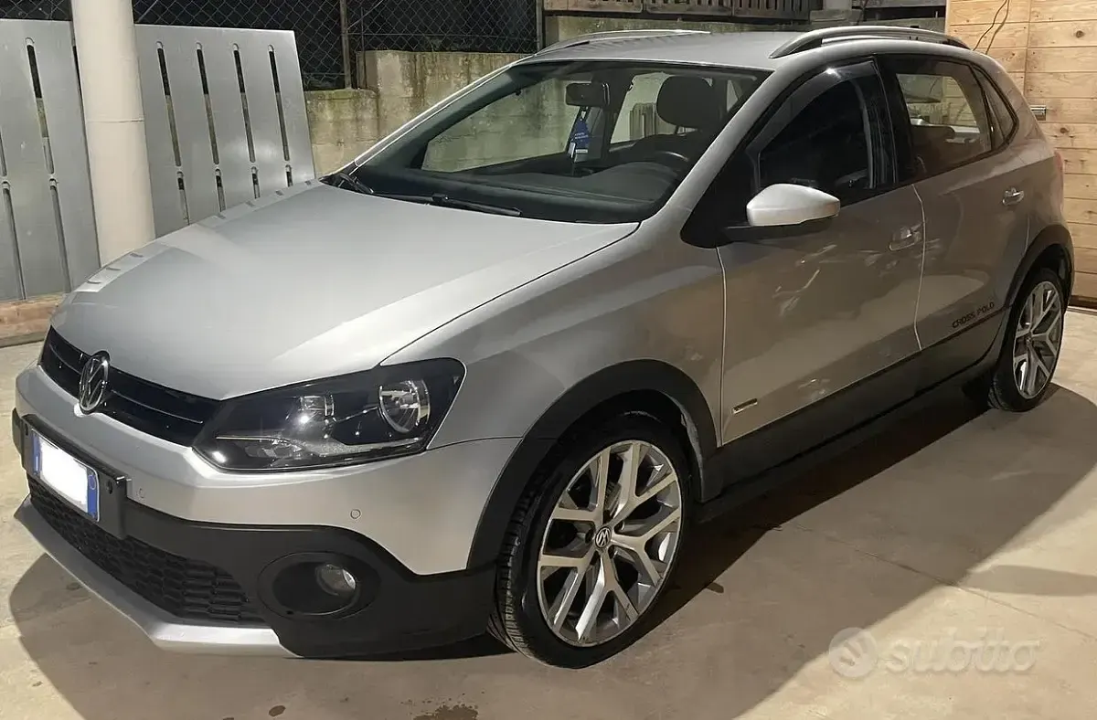 Usata VW Polo Cross 90 CV (66 kW) 2017 Grigio Utilitaria
