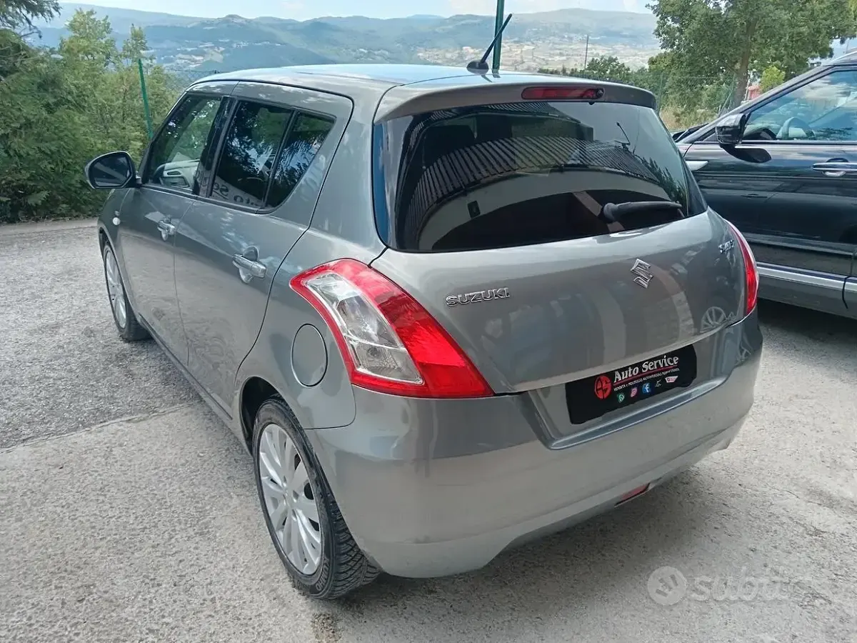 Usata Suzuki Swift 75 CV (55 kW) 2012 Grigio Utilitaria