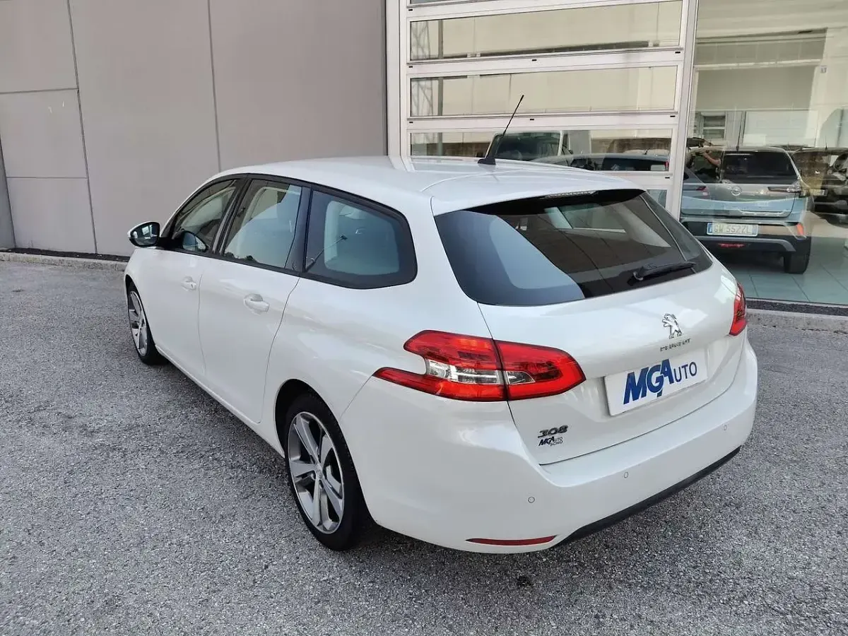 Usata Peugeot 308 SW Business-Line 102 CV (75 kW) 2020 Bianco Station wagon