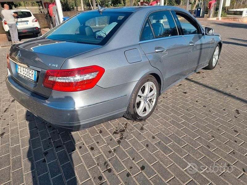 Usado Mercedes E250 204 CV (150 kW) 2010 Gris Berlina