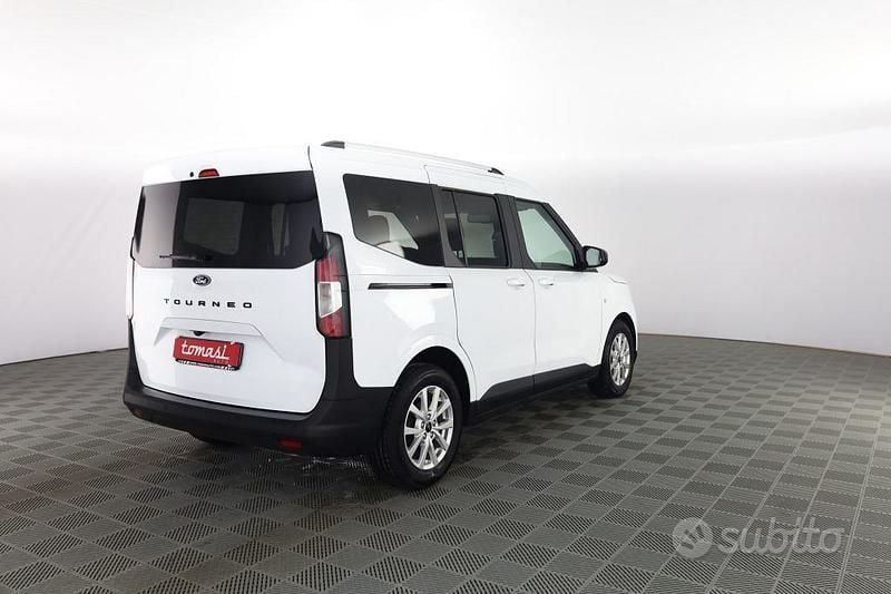 Usata Ford Tourneo Courier Titanium 124 CV (91 kW) 2025 Frozen white Monovolume