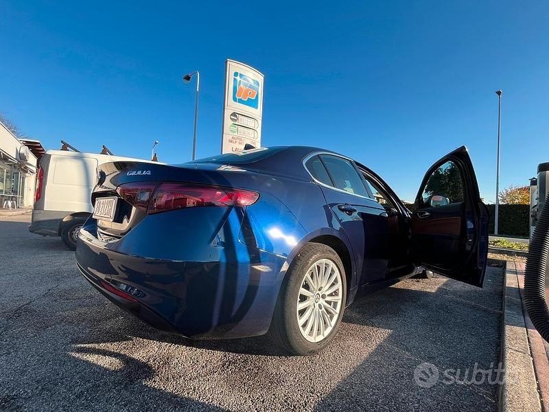 Usata Alfa Romeo Giulia Super 150 CV (110 kW) 2016 Blu Berlina