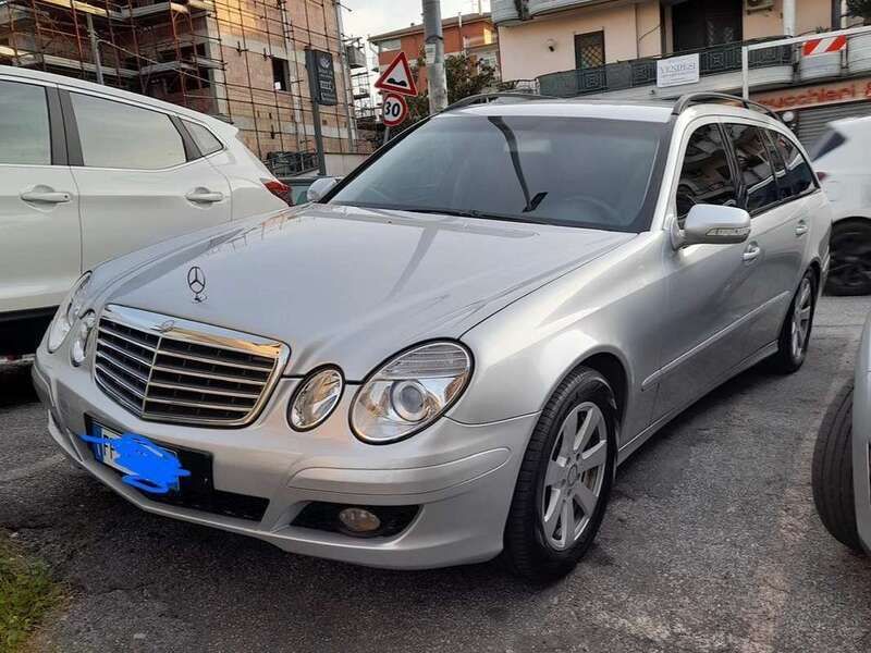 Grigio Usata 2009 Mercedes E200 Elegance Station wagon | 2000 € - Immagine 1/4