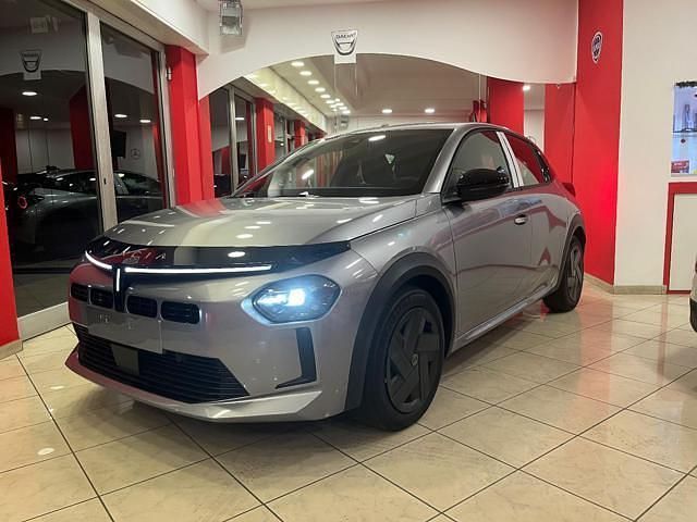 Usata Lancia Ypsilon 101 CV (74 kW) 2024 Grigio Utilitaria