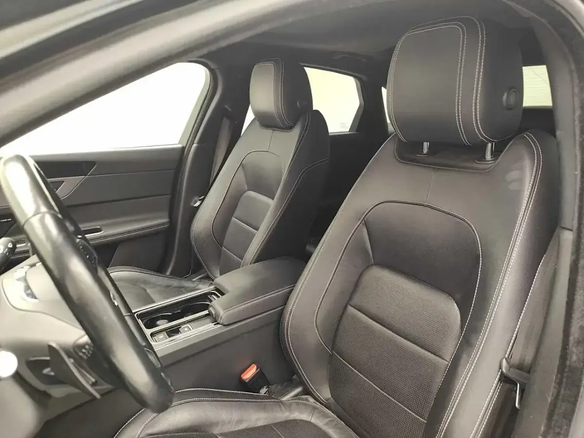 Usata Jaguar XF R-Sport 180 CV (132 kW) 2016 Nero Berlina