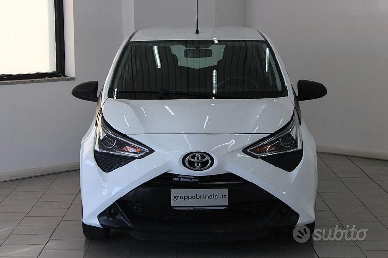 Usata Toyota Aygo Business Edition 72 CV (52 kW) 2021 Bianco Utilitaria