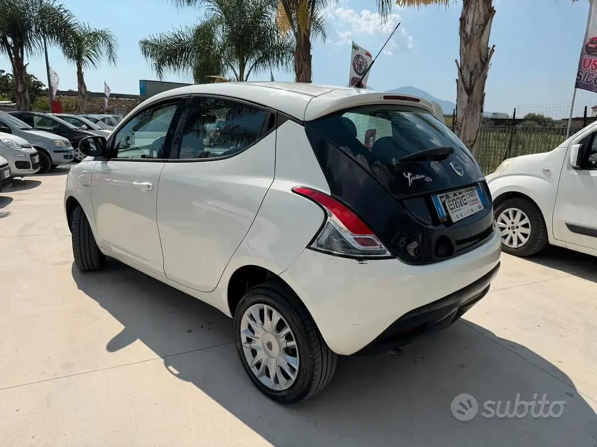 Usata Lancia Ypsilon 85 CV (62 kW) 2013 Bianco Utilitaria
