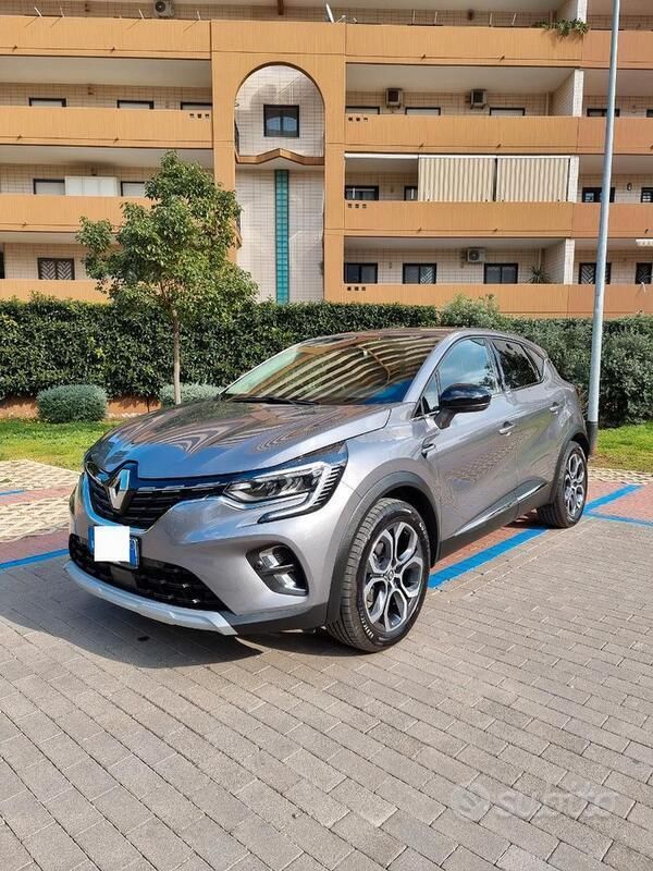 Grigio Usata 2024 Renault Captur SUV | 20.900 € (Buon prezzo) - Immagine 1/4