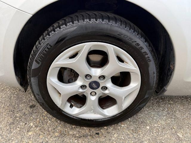 Begagnad Ford Focus 110 HK (80 kW) 2010 Silver Kombi