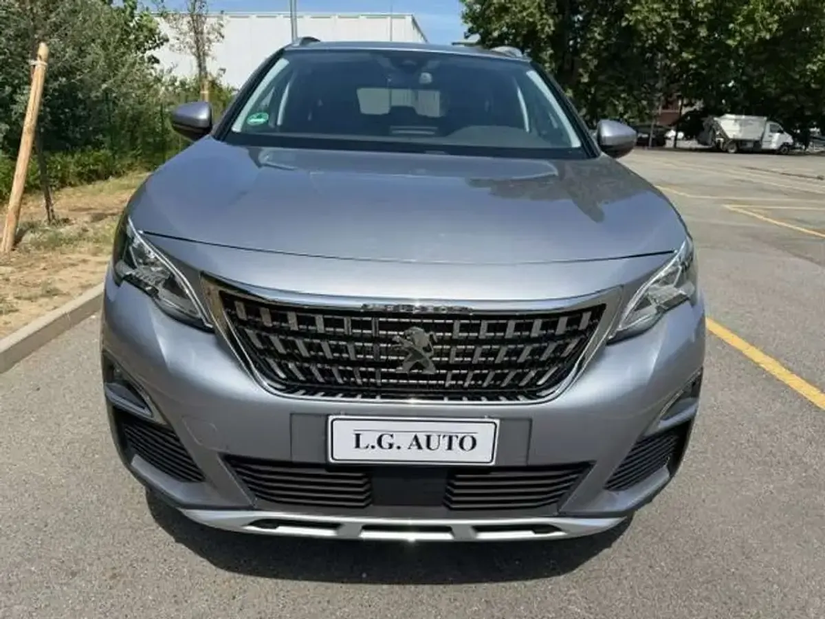 Usata Peugeot 5008 Allure 131 CV (96 kW) 2020 Argento SUV