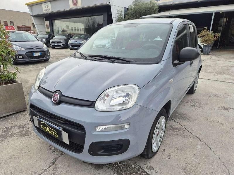 Grigio Usata 2017 Fiat Panda Lounge Tre volumi | 8500 € (Buon prezzo) - Immagine 1/4