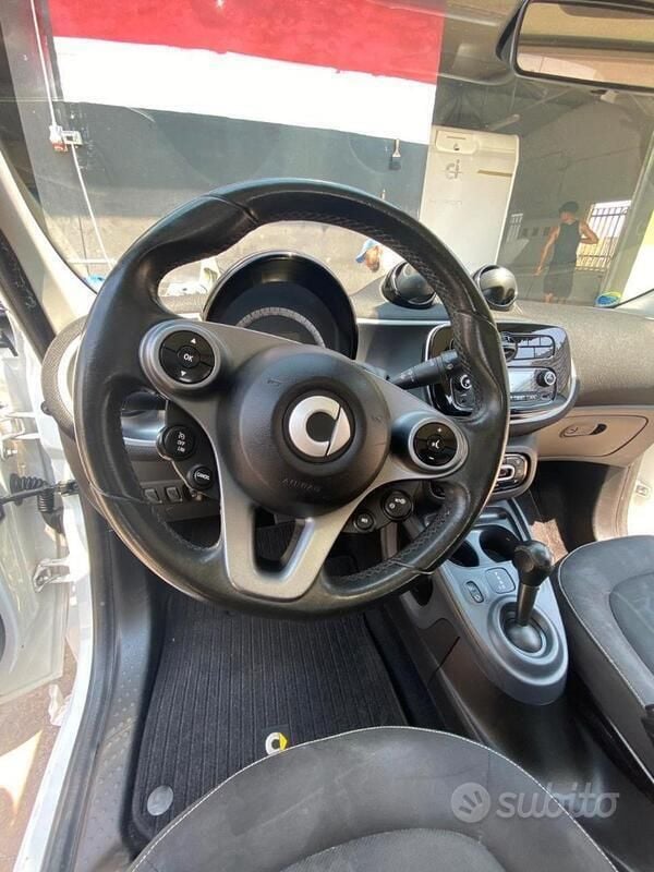 Usata Smart ForFour 71 CV (52 kW) 2016 Bianco Utilitaria
