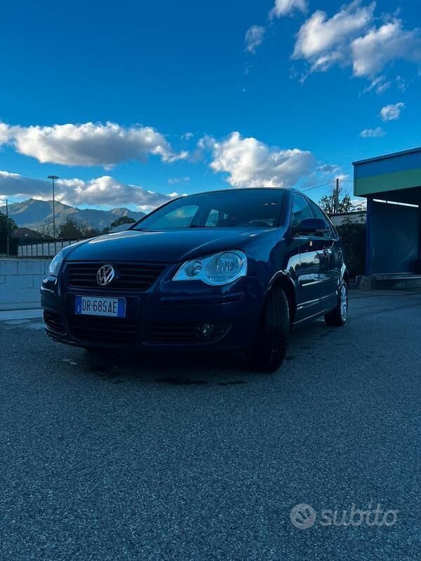 Blu/azzurro Usata 2008 VW Polo Sportline Tre volumi | 4200 € (Buon prezzo) - Immagine 1/4