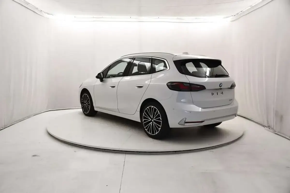 Usata BMW 220 Active Tourer Luxury Line 170 CV (125 kW) 2022 Mineral white Monovolume