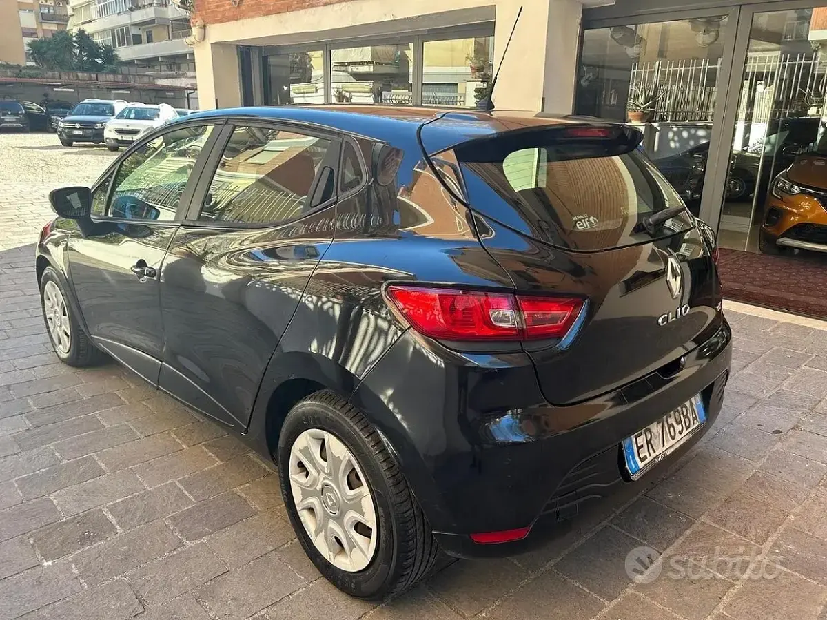 Second-hand Renault Clio IV 75 CP (55 kW) 2013 Negru Hatchback