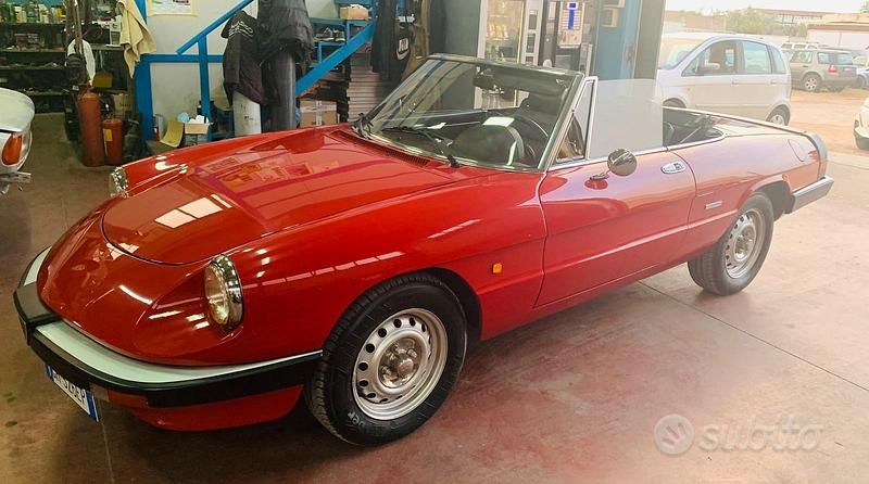 Usata Alfa Romeo Spider 128 CV (94 kW) 1989 Rosso Cabrio