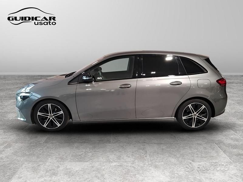 Usata Mercedes 180 2023 Grigio Berlina