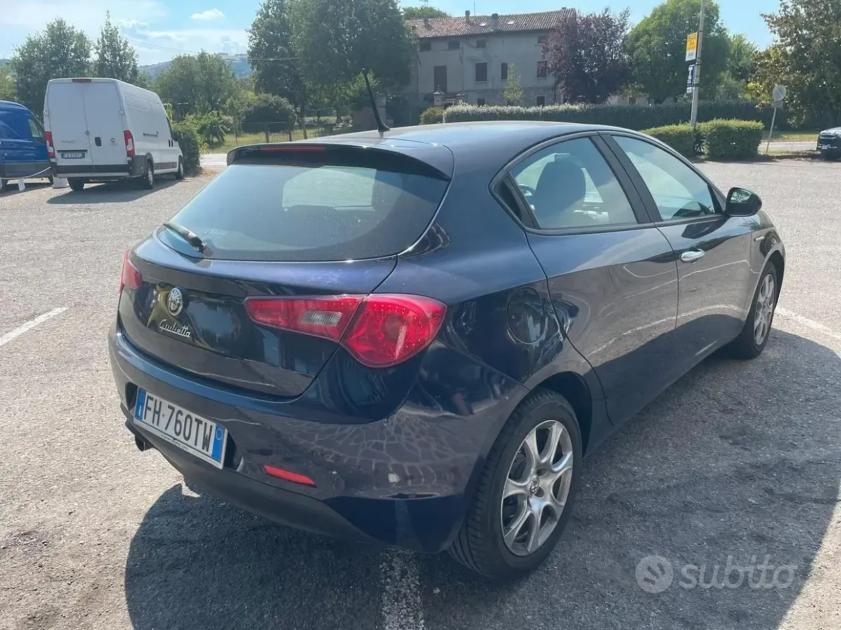 Usata Alfa Romeo Giulietta Distinctive 105 CV (77 kW) 2012 Bluazzurro Utilitaria