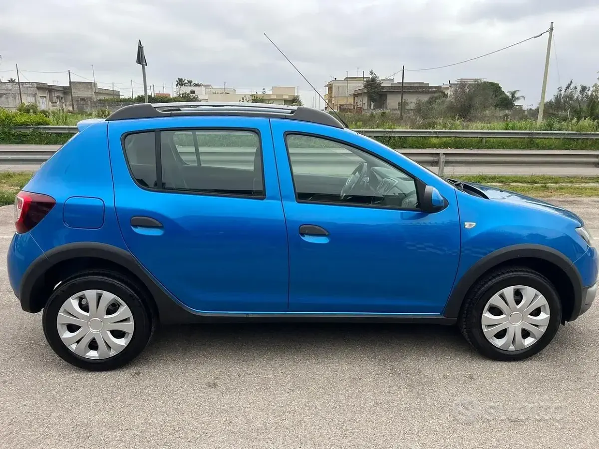 Usata Dacia Sandero Prestige 90 CV (66 kW) 2014 Blu Berlina