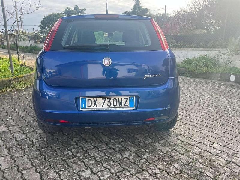 Usata Fiat Grande Punto Emotion 90 CV (66 kW) 2009 Blu/azzurro Utilitaria