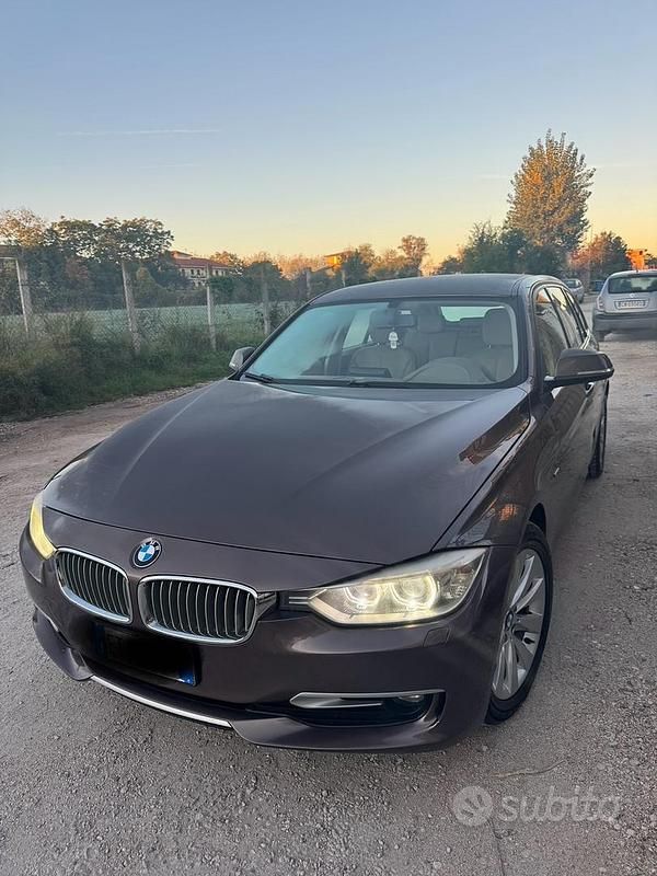 Begagnad BMW 318 90 HK (66 kW) 2013 Brun Kombi