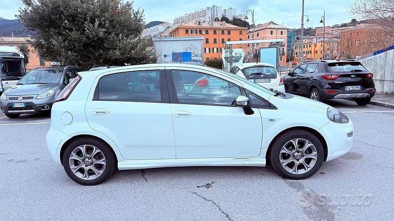 Usata Fiat Punto 86 CV (63 kW) 2012 Bianco Utilitaria