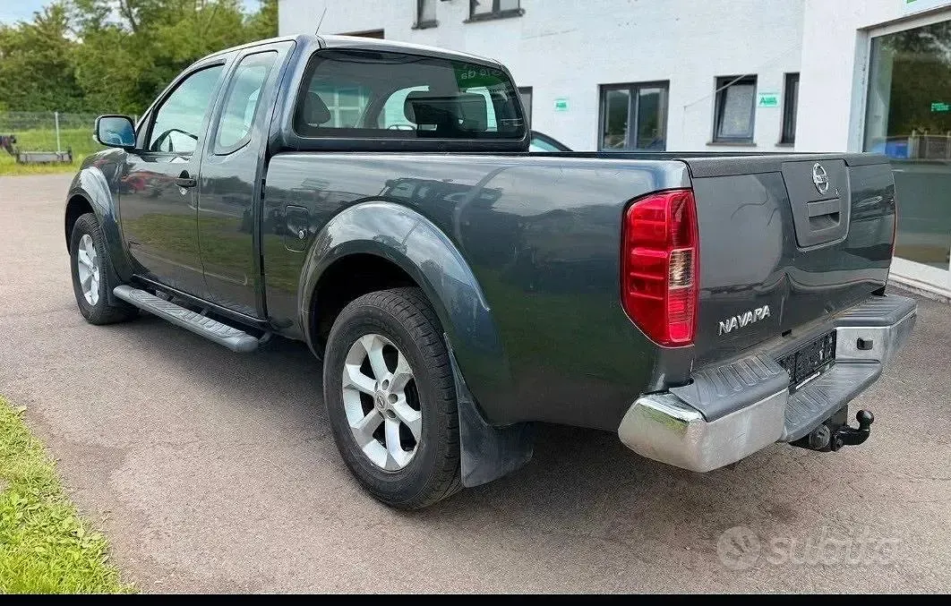 Usata Nissan Navara 190 CV (139 kW) 2014 Grigio Pick-up