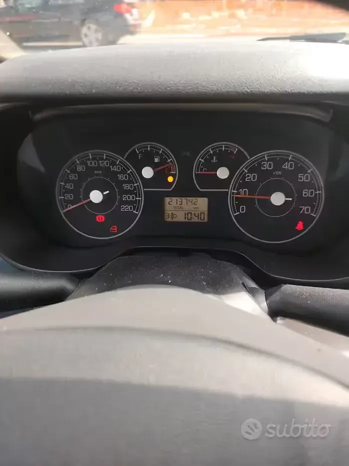 Usata Fiat Grande Punto 75 CV (55 kW) 2008 Grigio Utilitaria