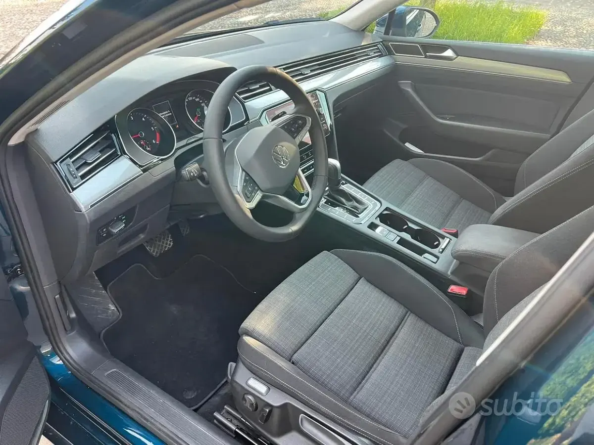 Usata VW Passat 150 CV (110 kW) 2022 Bluazzurro Station wagon