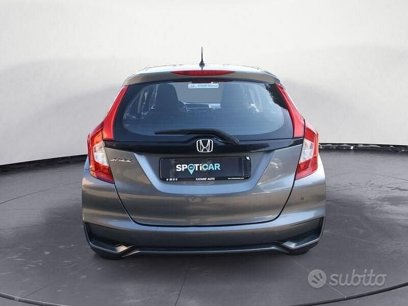 Usata Honda Jazz Trend 101 CV (74 kW) 2018 Grigio Utilitaria