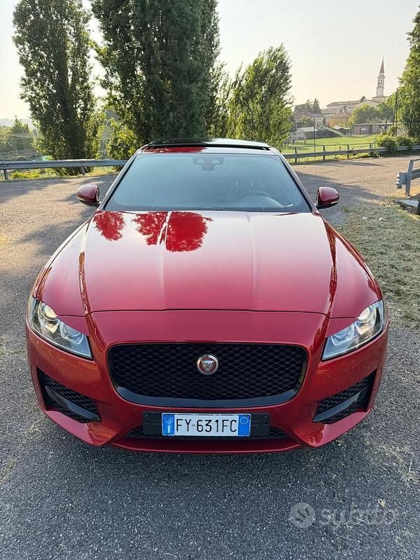 Usata Jaguar XF R-Sport 240 CV (176 kW) 2017 Rosso Berlina