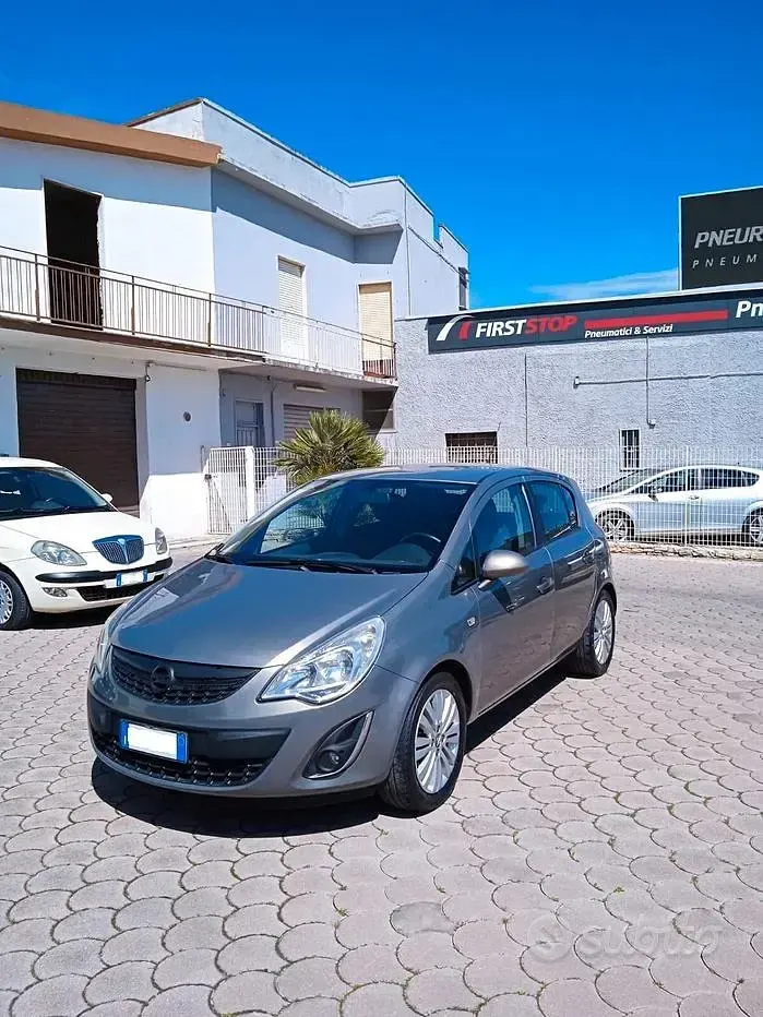Usata Opel Corsa Cosmo 75 CV (55 kW) 2011 Grigio Utilitaria