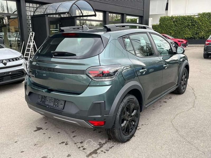 Nuova Dacia Sandero Extreme 122 CV (89 kW) 2026 Verde oxide metallizzato Berlina