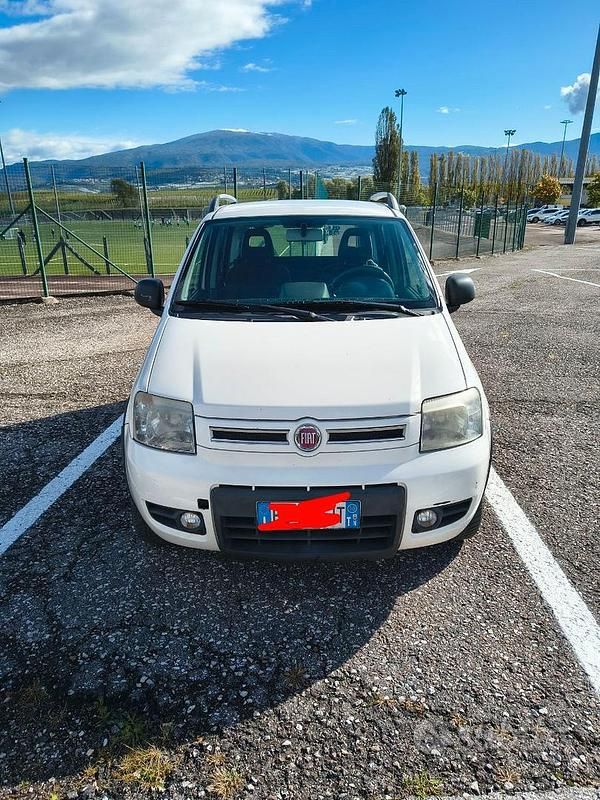 Bianco Usata 2010 Fiat Panda 4x4 Due volumi | 4700 € (Ottimo prezzo) - Immagine 1/4
