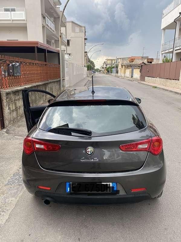 Usata Alfa Romeo Giulietta Exclusive 109 CV (80 kW) 2015 Grigio Utilitaria