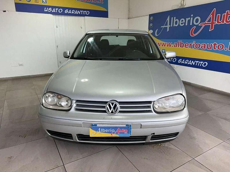 Usata VW Golf IV 101 CV (74 kW) 2000 Argento Berlina