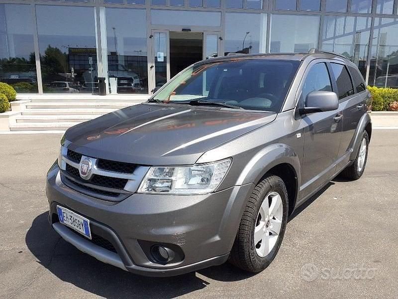 Usata Fiat Freemont 140 CV (102 kW) 2011 Grigio SUV