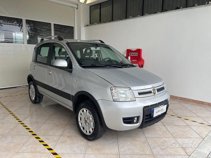 Usata Fiat Panda 4x4 Climbing 69 CV (50 kW) 2011 Grigio Utilitaria