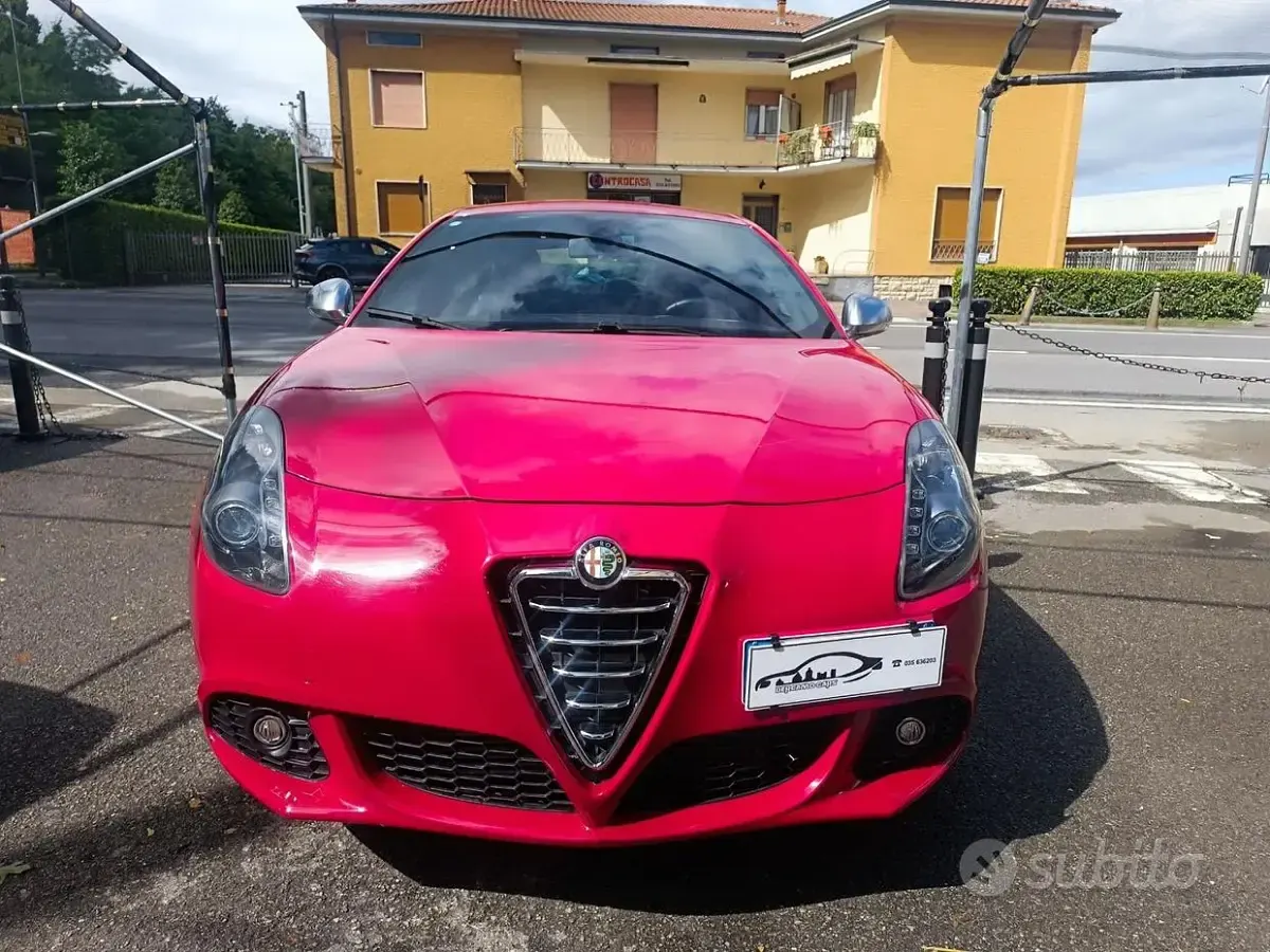 Usata Alfa Romeo Giulietta Distinctive 140 CV (102 kW) 2011 Rosso Utilitaria