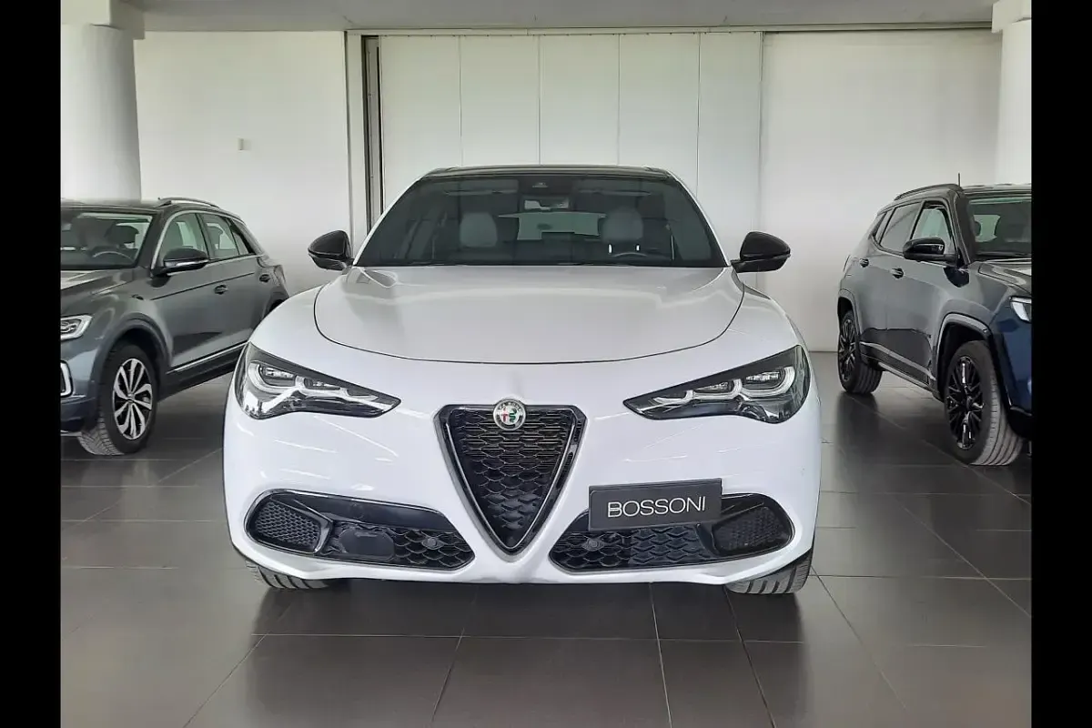 Usata Alfa Romeo Stelvio Veloce 209 CV (153 kW) 2023 Bianco SUV